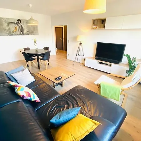 Large 1 Bedroom In Center With Parking - 64 *
